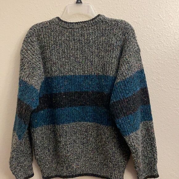 🎁CREW Brand Sweater Size Medium - Picture 4 of 4
